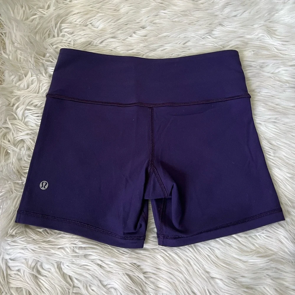 {Lululemon} Reverse Groove Short in Dense Purple / Heathered Angel Blue - Size 4